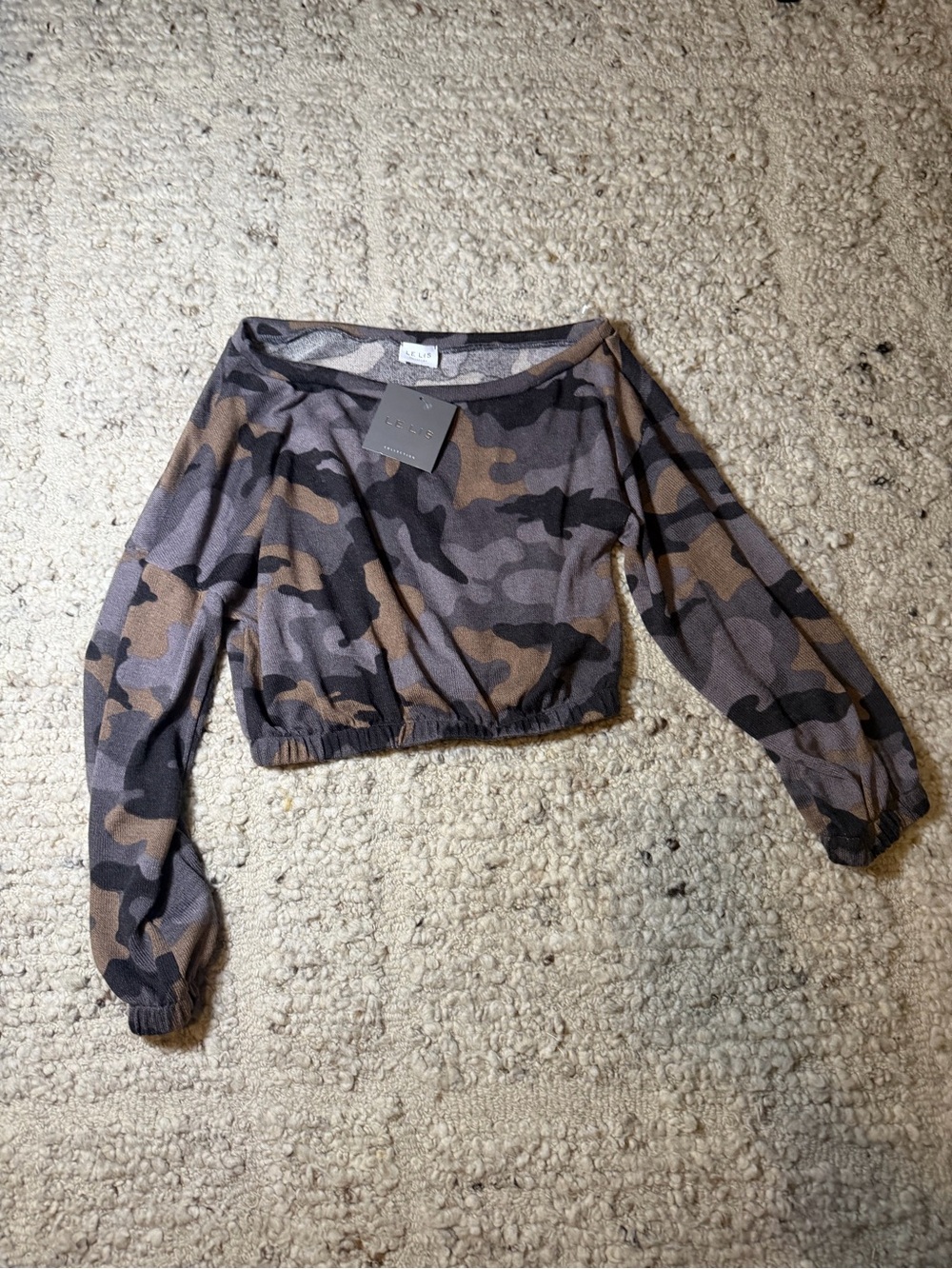 Le Lis Camo Cropped Long-Sleeve Top - Brown/Gray/Black